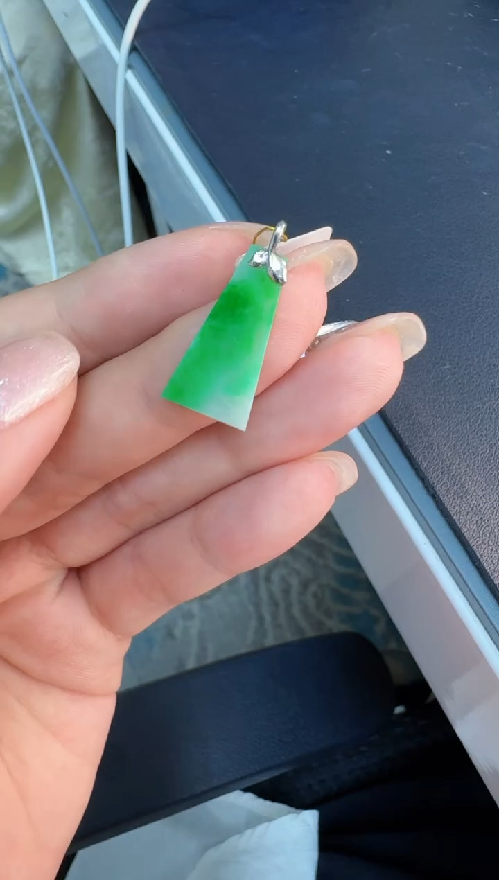 翡翠18K金镶嵌颈饰缅甸翡翠A或吊坠