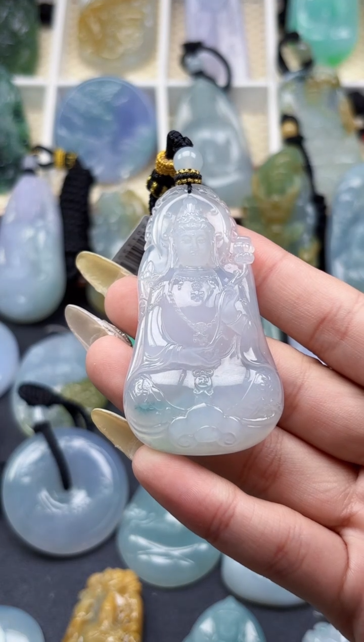 翡翠未镶嵌颈饰蜜****易观音