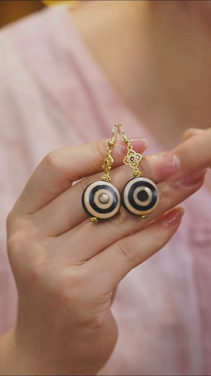 玛瑙/玉髓耳环未镶嵌多样性发其一