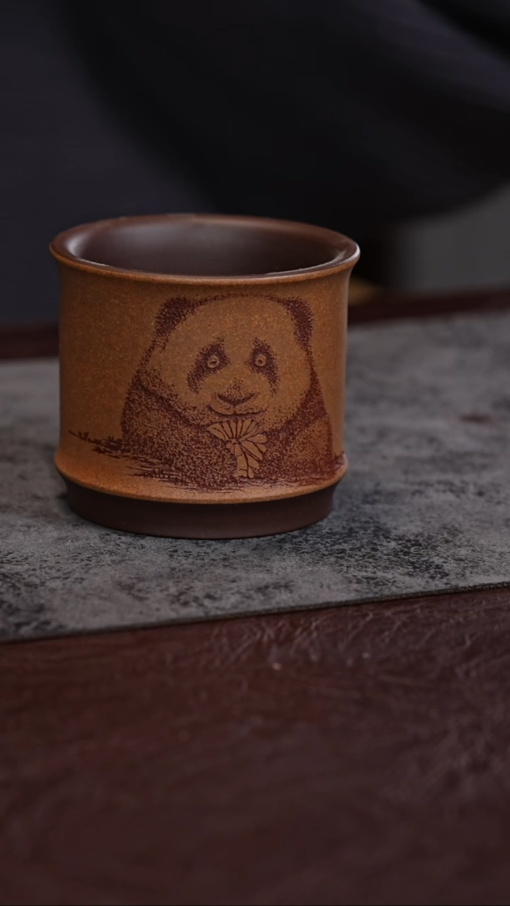 【闪购商品】紫砂茶杯双色粉浆 熊猫刻绘 主人杯
