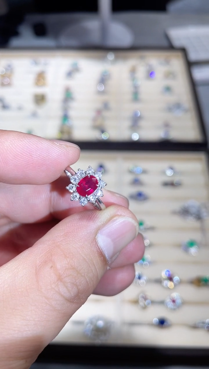 【闪购商品】红宝石戒指18K金镶嵌1.05ct