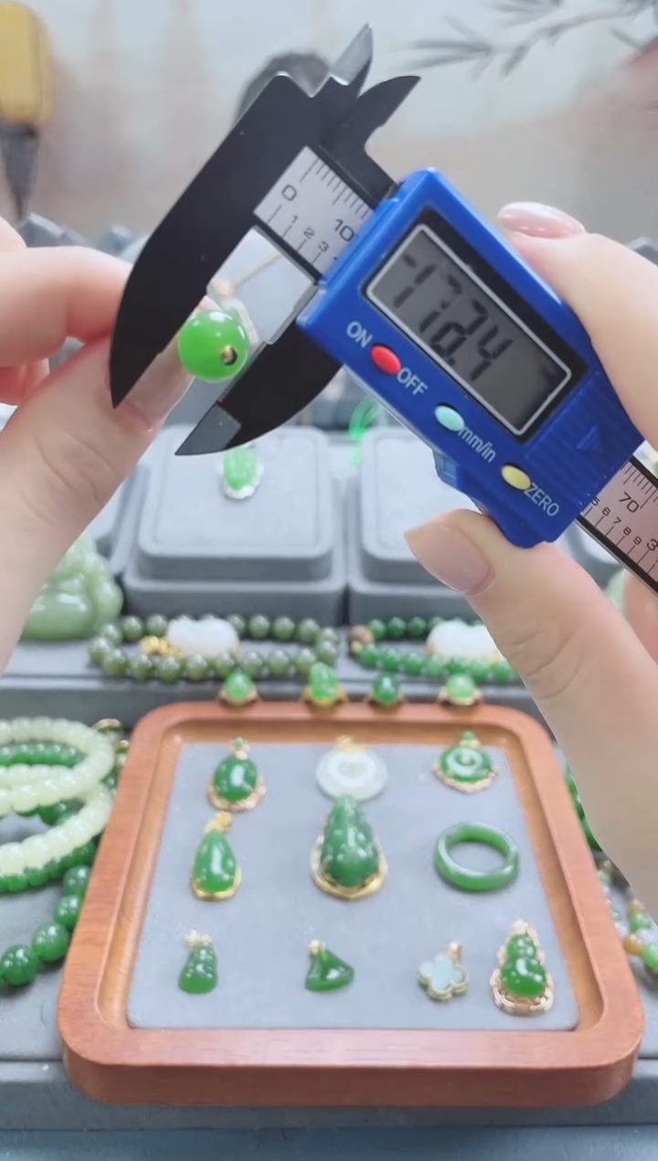 银S925镀金镶嵌和田玉耳饰银S925镀金镶嵌 和田玉 耳饰