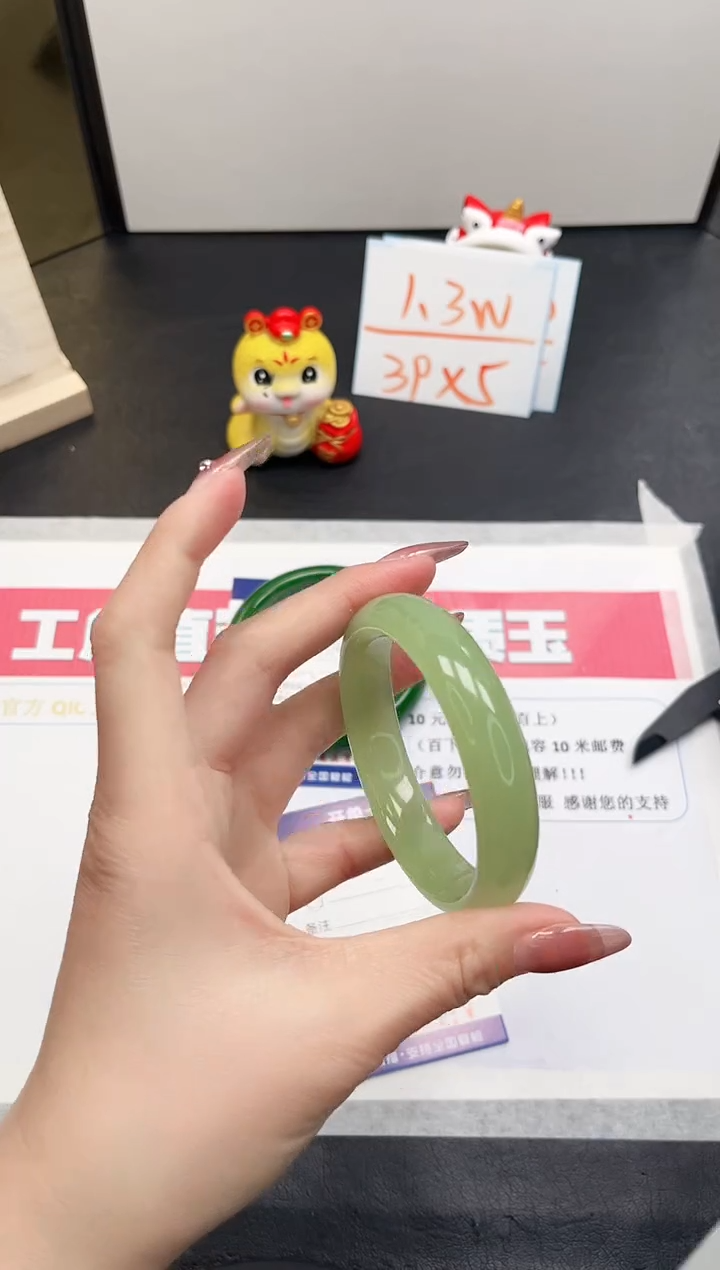 【闪购商品】石英质玉手镯未镶嵌64-57