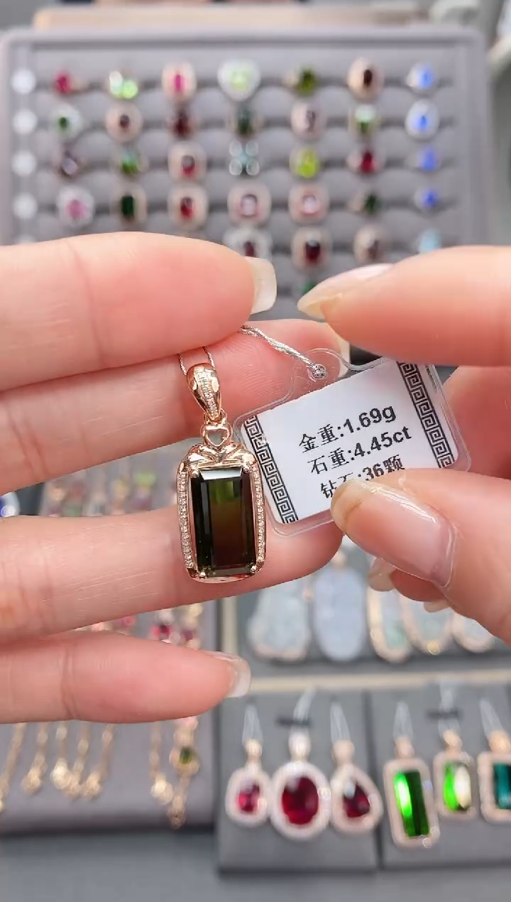 颈饰18K金镶嵌碧玺4.45     