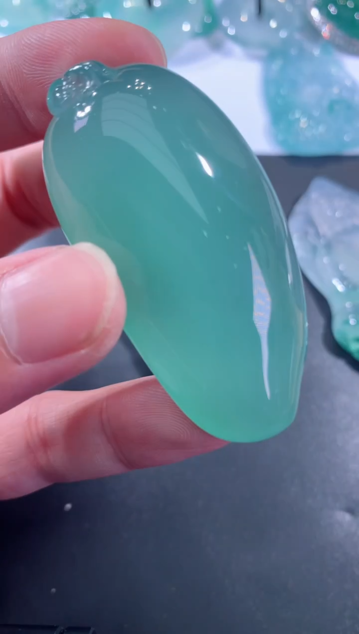 【闪购商品】翡翠颈饰未镶嵌欣赏链接