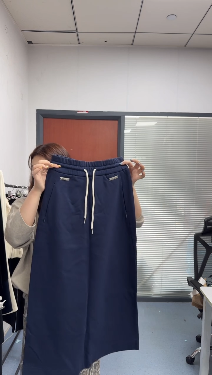 恐龙阿姨闪购商品：蓝色秋冬半身裙S