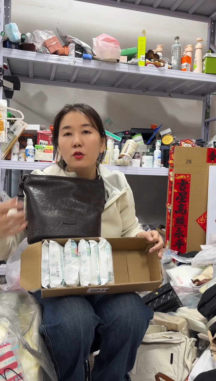 PU上车啦 宝宝们抓紧时间去下方链接拍吧发一箱湿巾白色