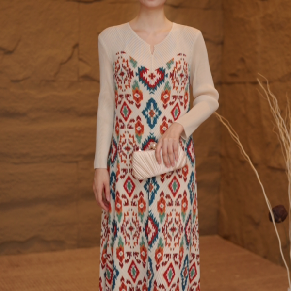 2026春秋季新款气质优雅连衣裙长袖大码女装褶皱洋气