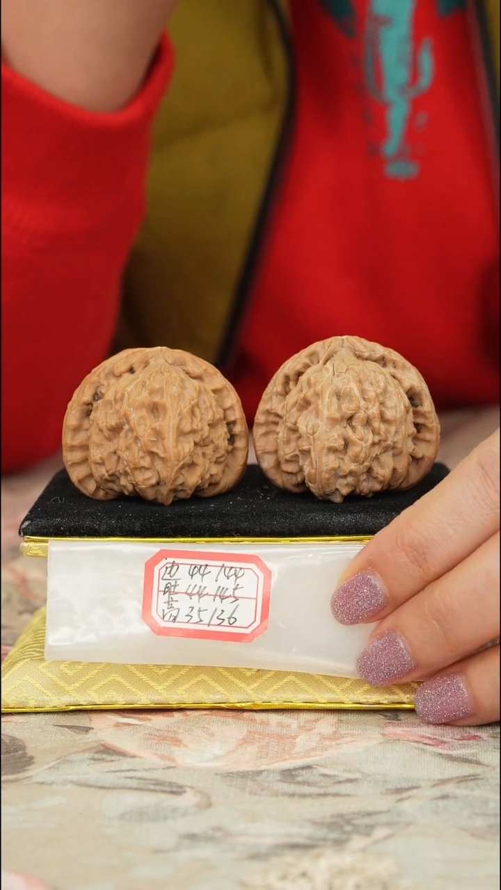 【闪购商品】文玩核桃把件白狮子