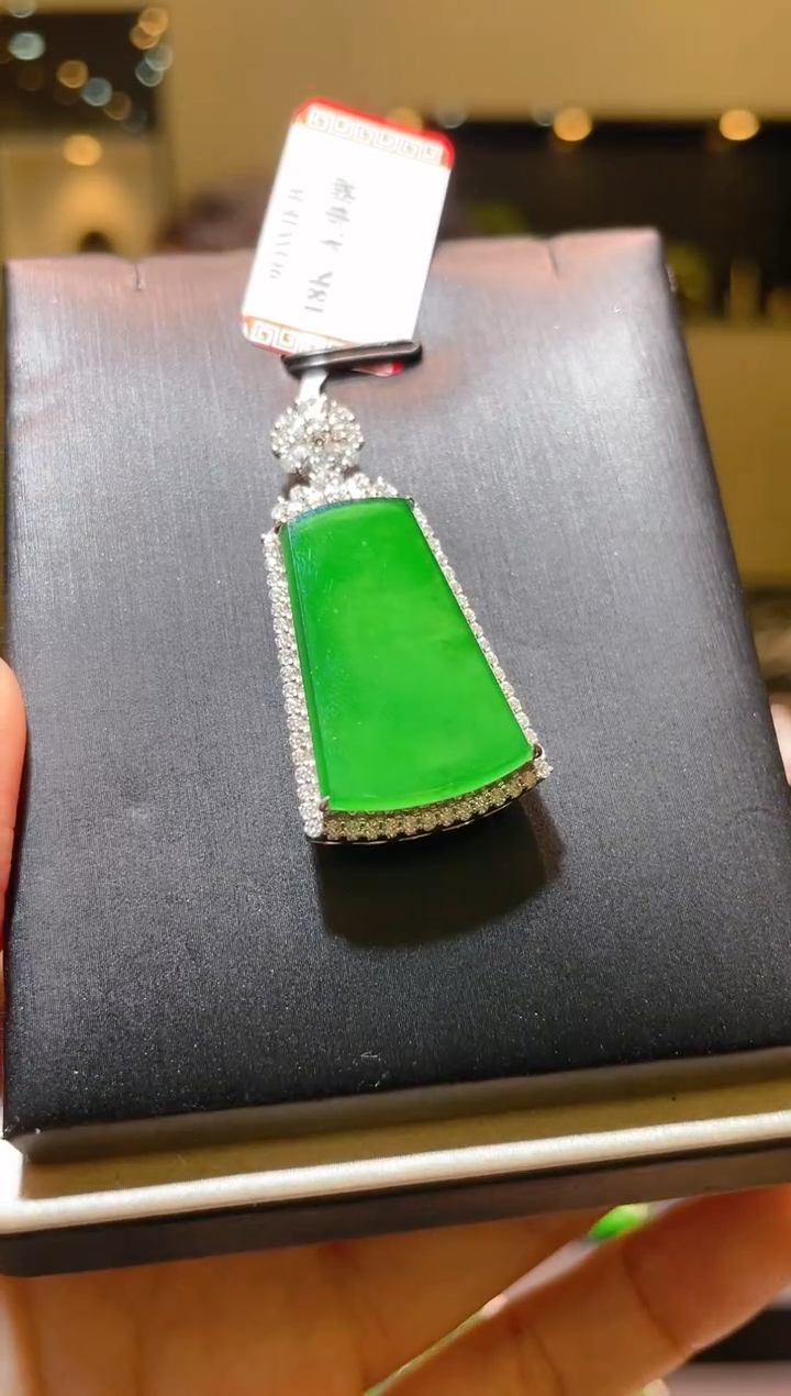 【闪购商品】翡翠吊坠(赠链)18K金镶嵌A38