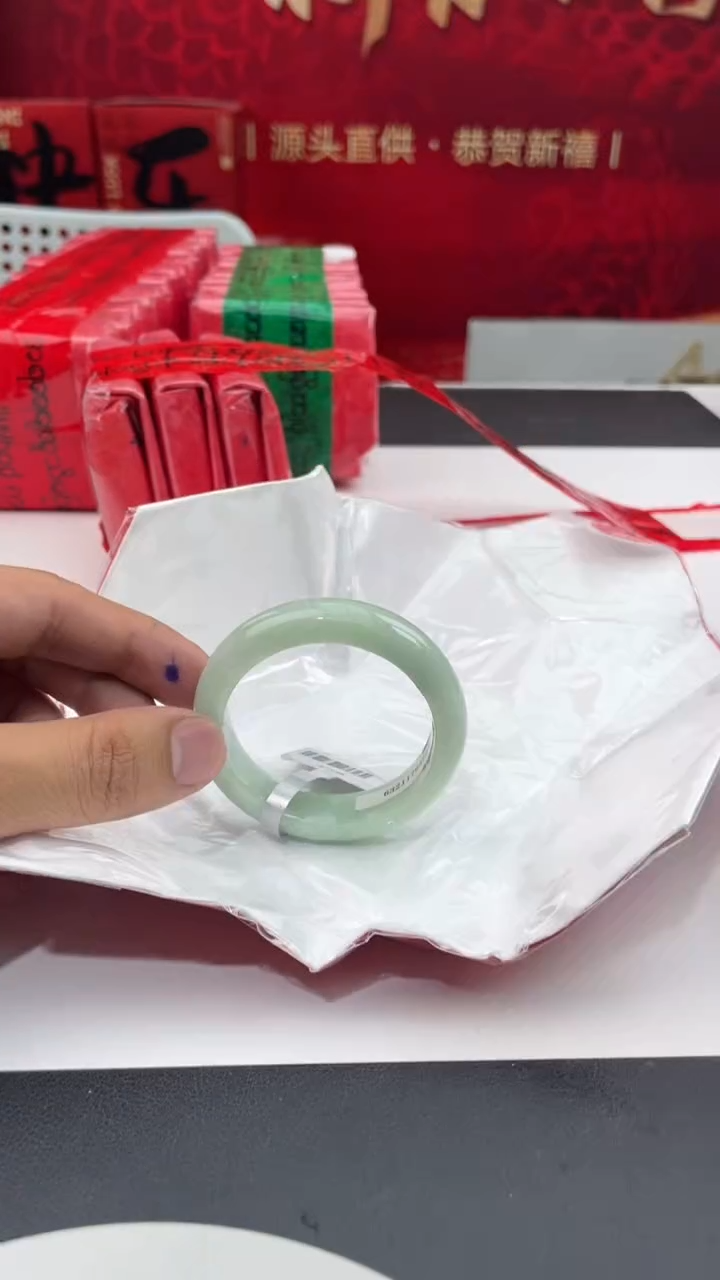 【闪购商品】翡翠手镯未镶嵌10翡翠手镯（微瑕）