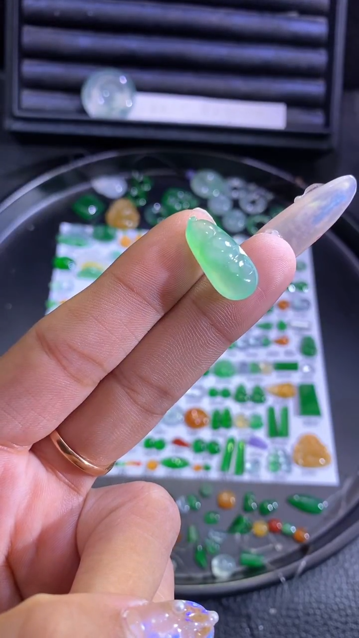 未镶嵌挂件翡翠豆子