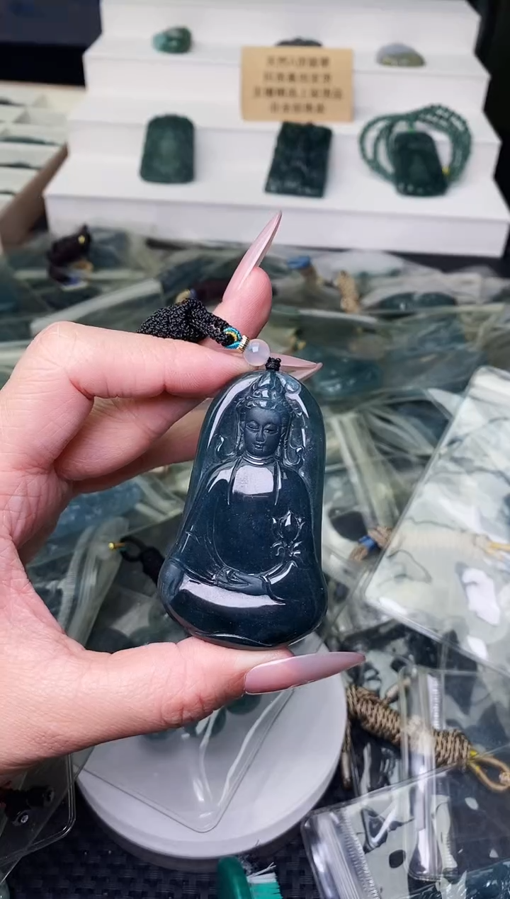 颈饰未镶嵌翡翠 