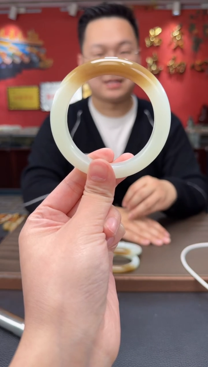 【闪购商品】和田玉.未镶嵌且末糖白镯54-61