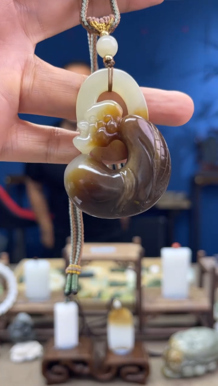 和田玉未镶嵌颈饰1