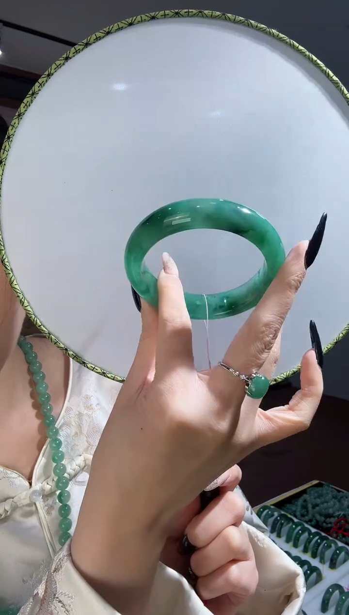 【闪购商品】石英质玉手镯未镶嵌1