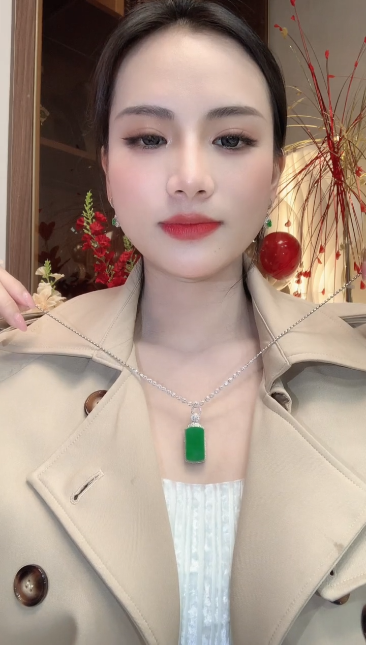 【闪购商品】翡翠吊坠(不含链)18K金镶嵌D40