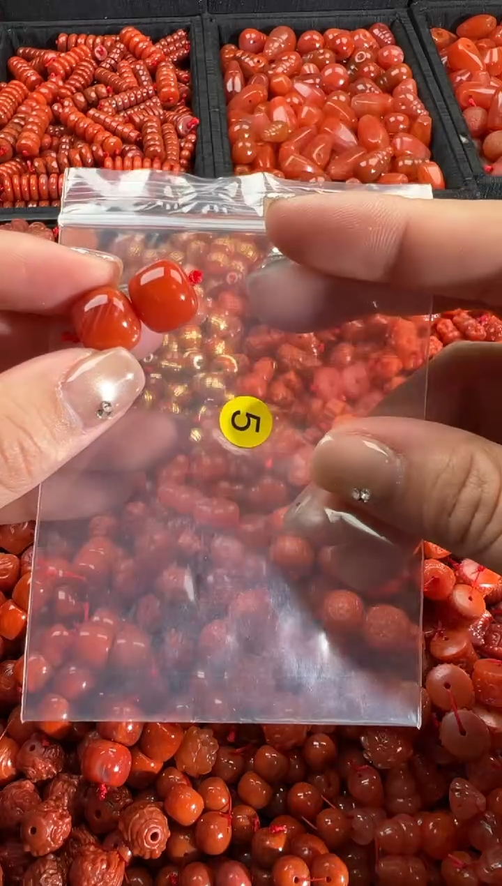 【闪购商品】南红玛瑙颈饰未镶嵌1