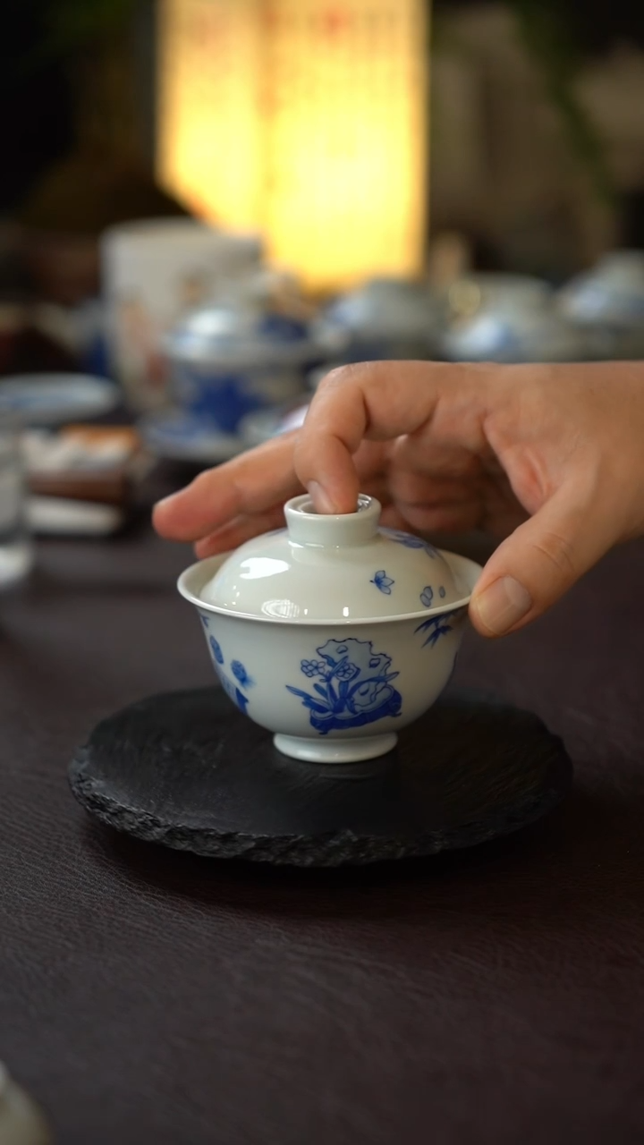 景德镇全手工手绘青花清供二才盖碗