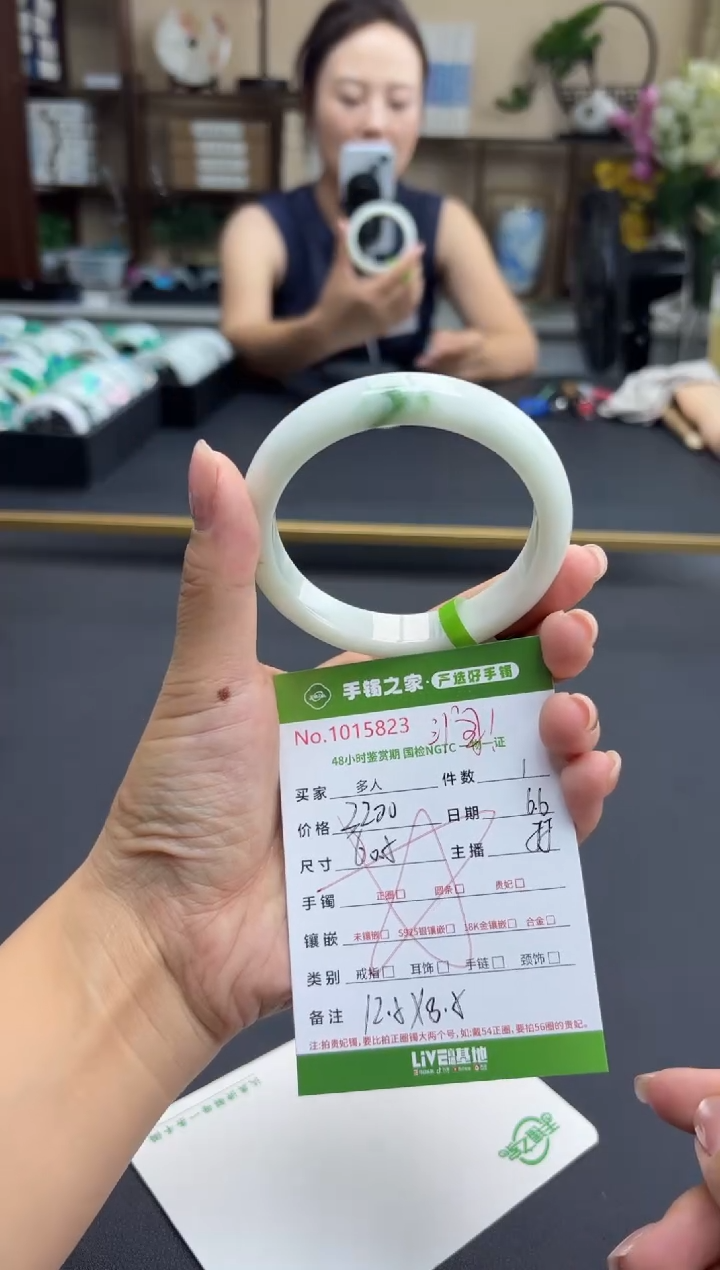 翡翠手镯未镶嵌多人