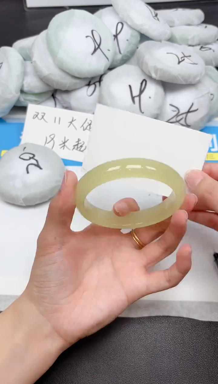 未镶嵌手镯石英质玉334-62.1