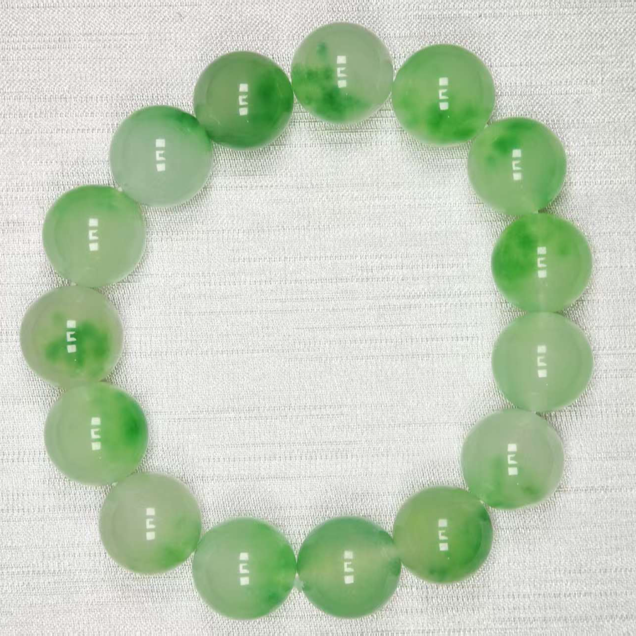 高品质甄选16mm冰晴底飘绿花珠子手串