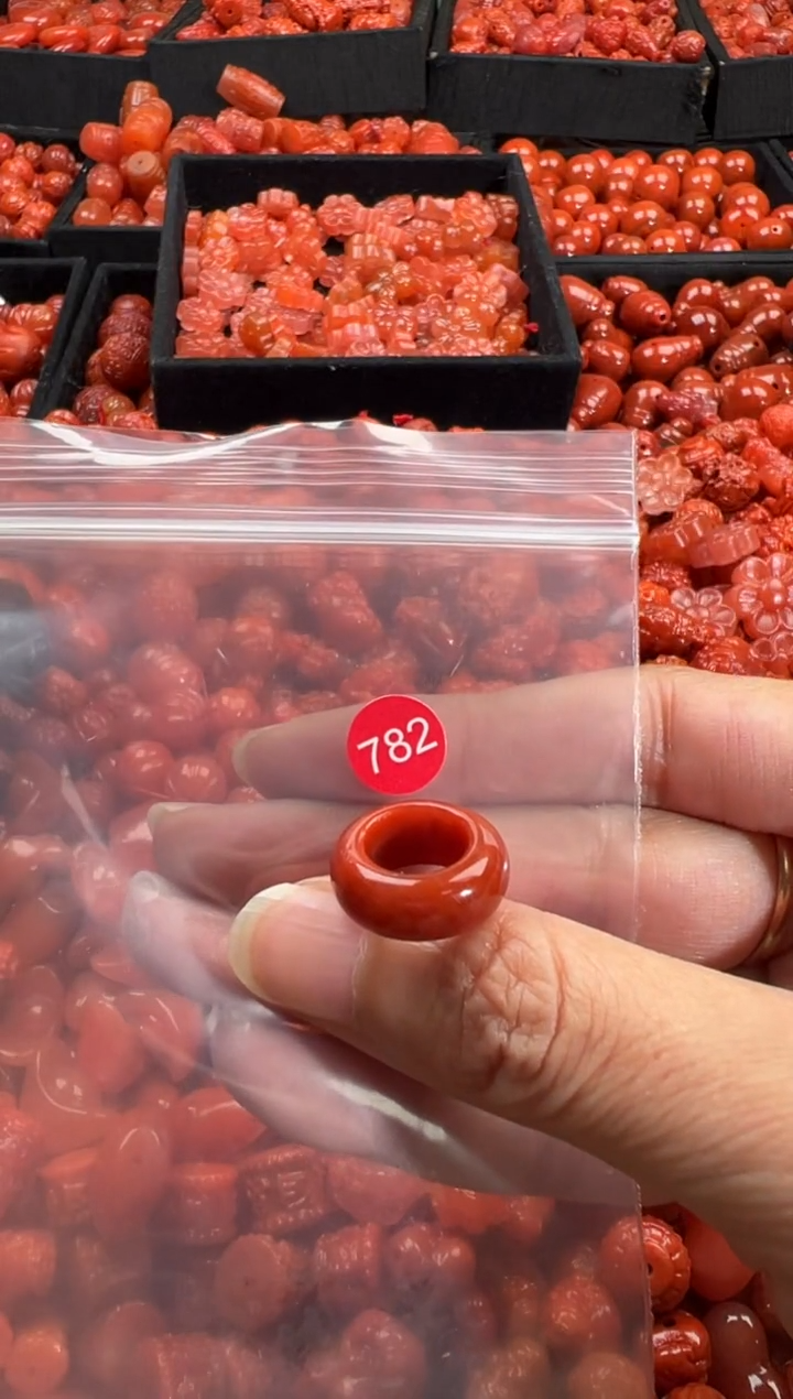 颈饰未镶嵌南红玛瑙1