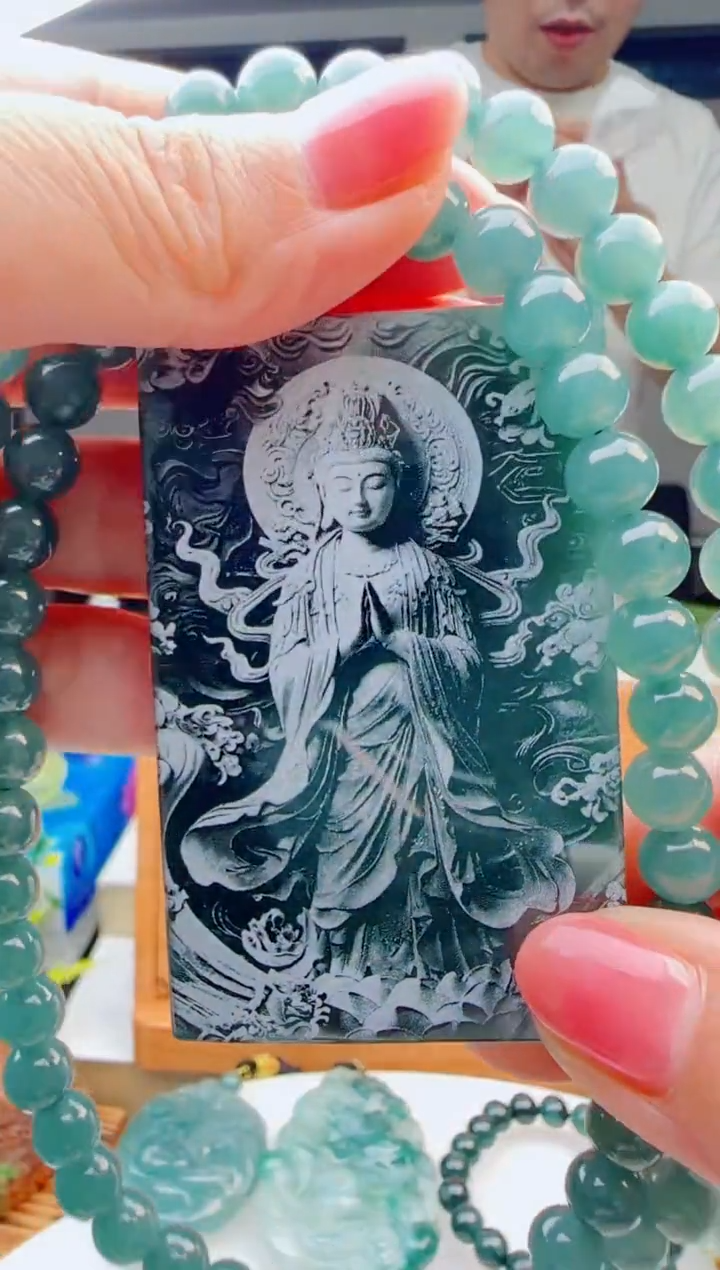 翡翠未镶嵌颈饰多样性发其中一