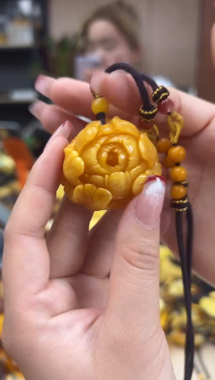 【闪购商品】琥珀裸石未镶嵌蜜蜡吊坠