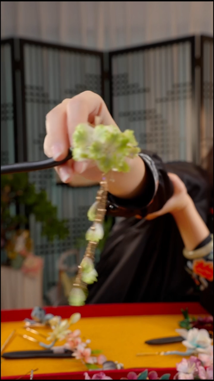 刺绣非遗绒花苏绣饰品