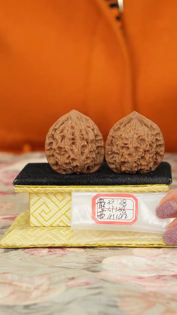 【闪购商品】文玩核桃把件水龙纹