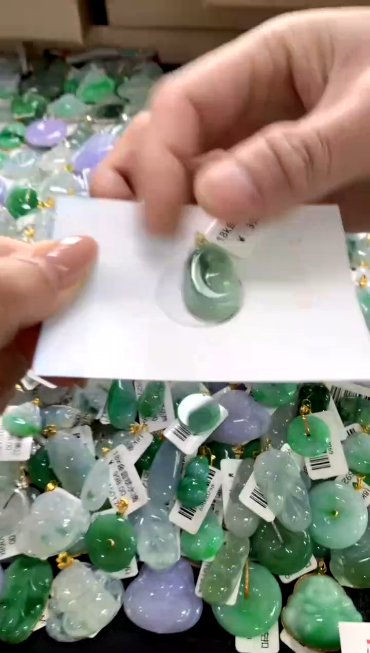 颈饰18K金镶嵌翡翠1