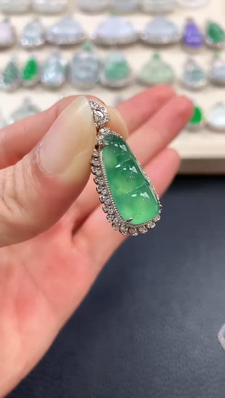 【闪购商品】翡翠吊坠(不含链)18K金镶嵌b132       