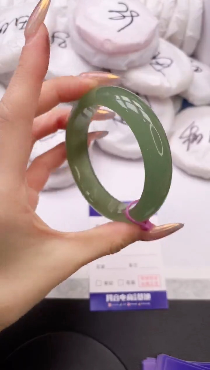 【闪购商品】石英质玉手镯未镶嵌9L95-57