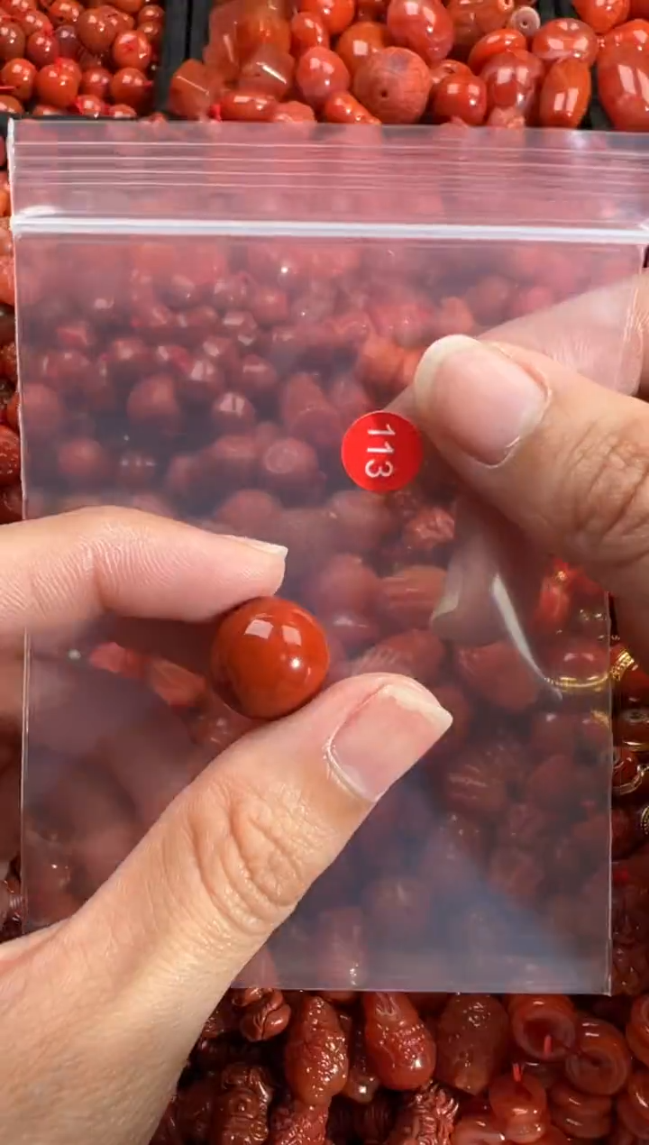 南红玛瑙未镶嵌颈饰1