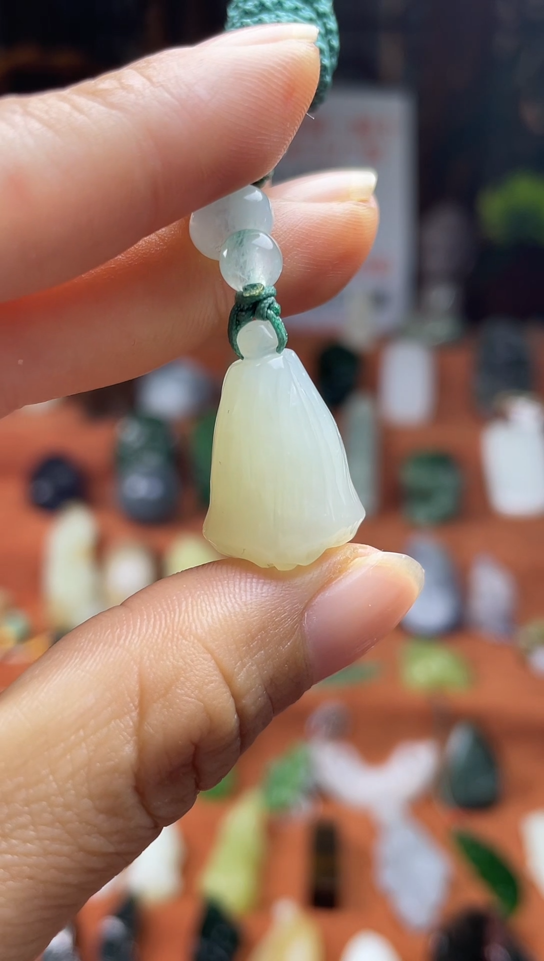 颈饰未镶嵌和田玉新疆暖白莲蓬吊坠带证书