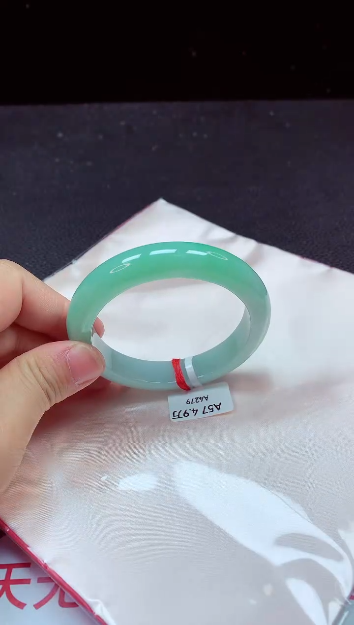 【闪购商品】翡翠手镯（圆镯）未镶嵌手镯57