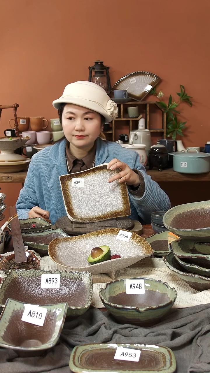 陶瓷A391 一只陶瓷粗陶书卷翘边方盘小号可能微22*18