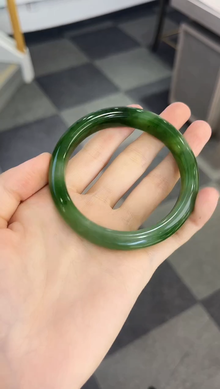 【闪购商品】和田玉手镯未镶嵌微瑕碧玉多样性发其一