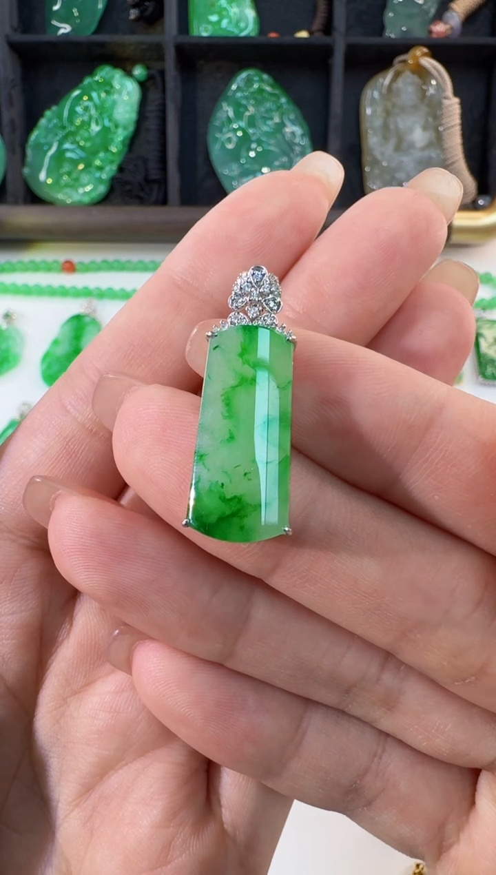 颈饰18K金镶嵌翡翠?***?缅甸A货翡翠