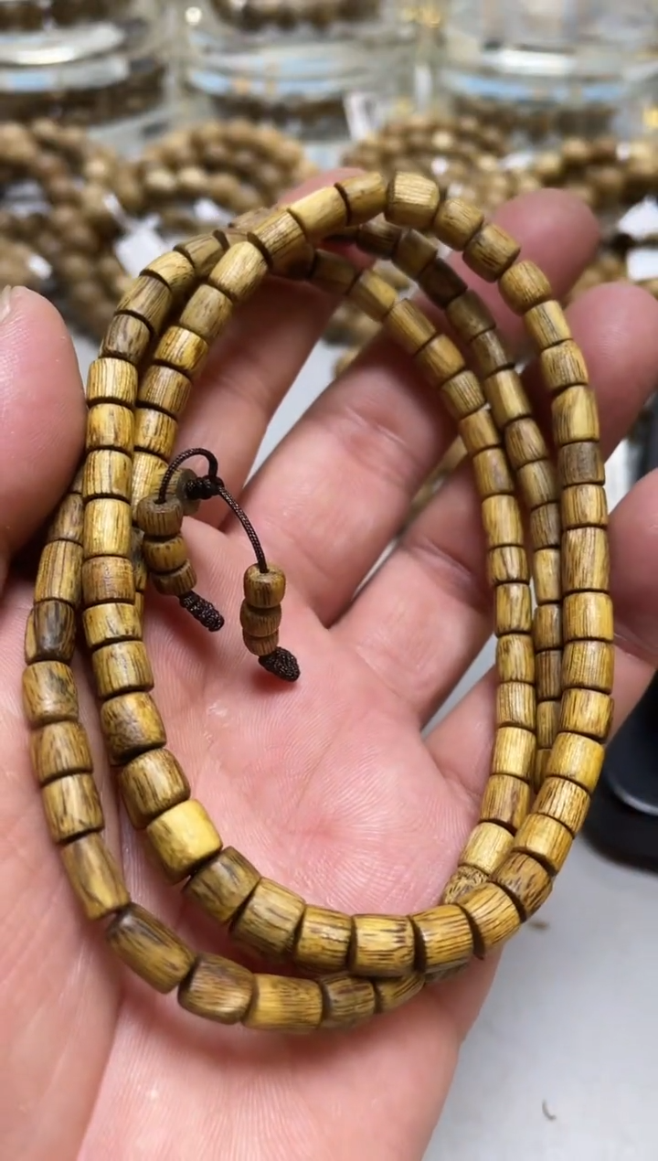 【闪购商品】沉香手串海南莺歌绿随型长串多样性发其一