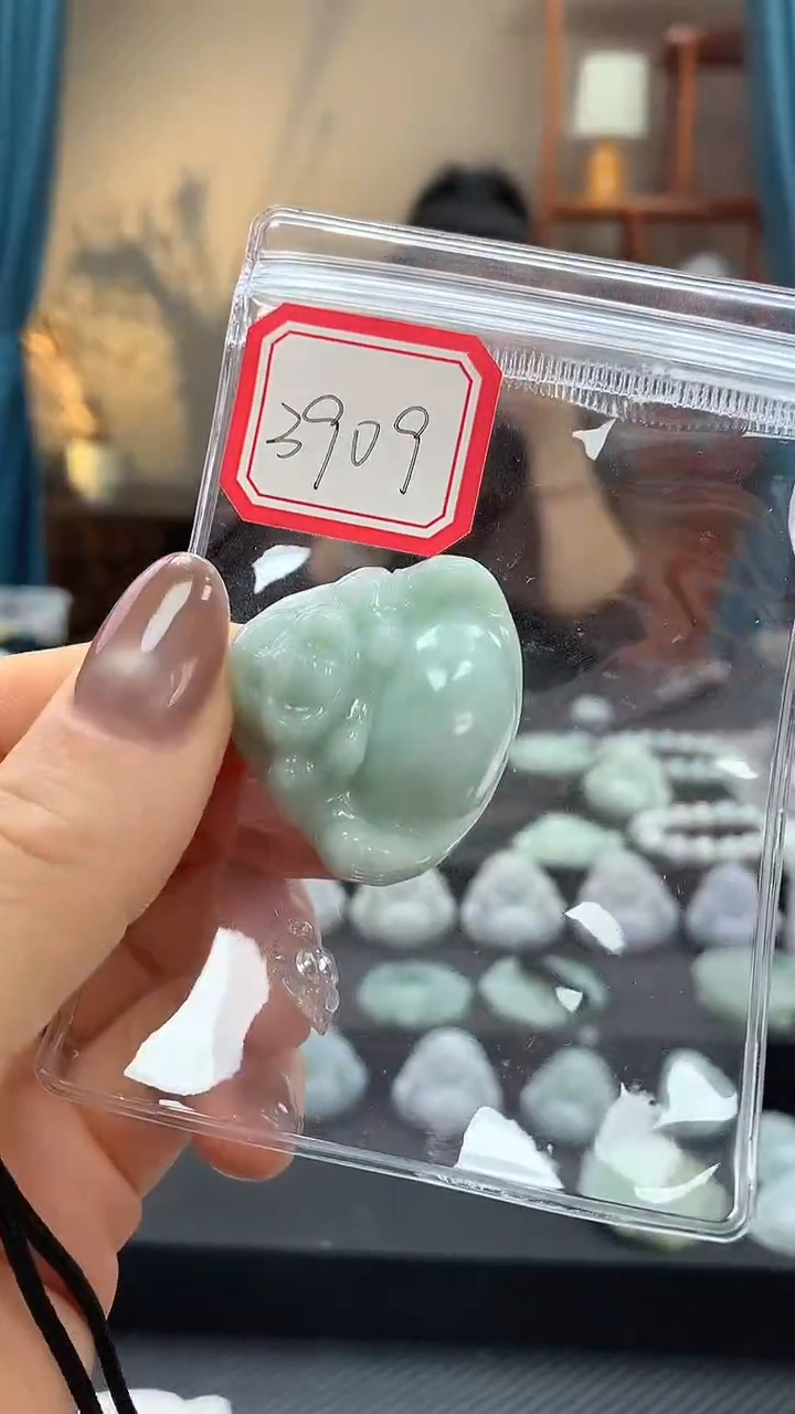 颈饰未镶嵌翡翠佛3909