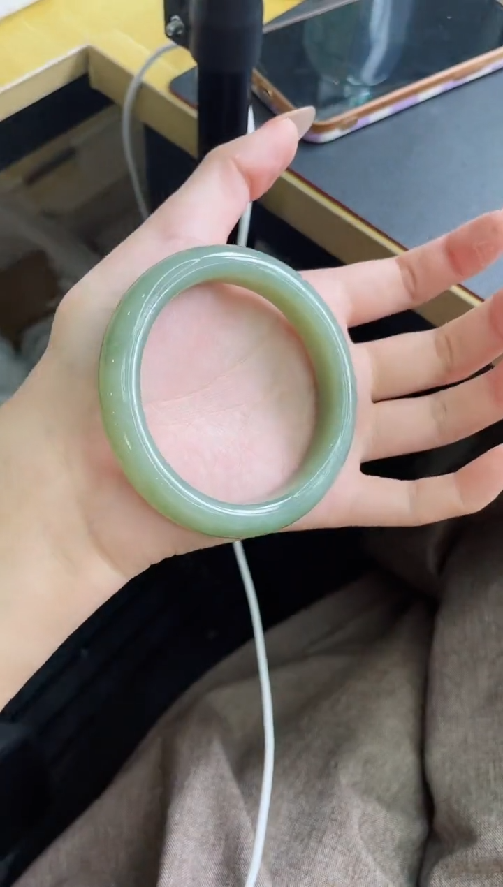 【闪购商品】和田玉手镯未镶嵌81/60