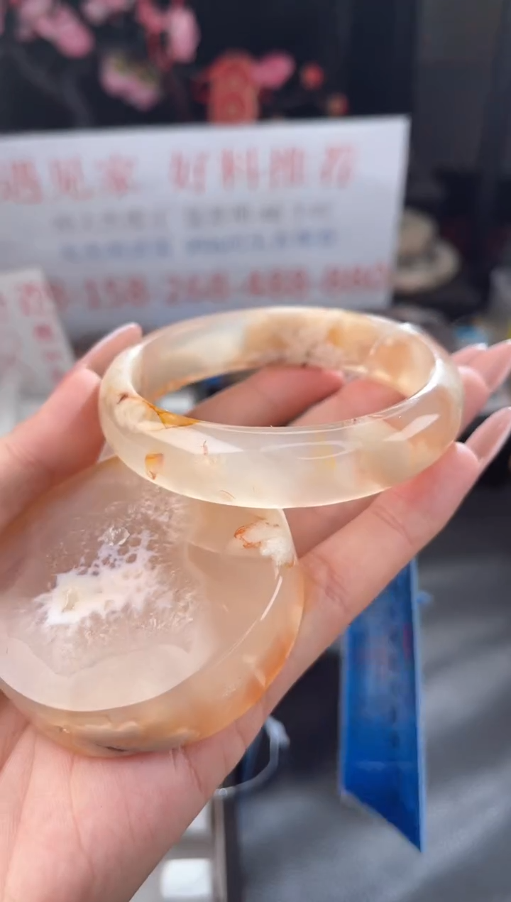 【闪购商品】石英质玉手镯未镶嵌58