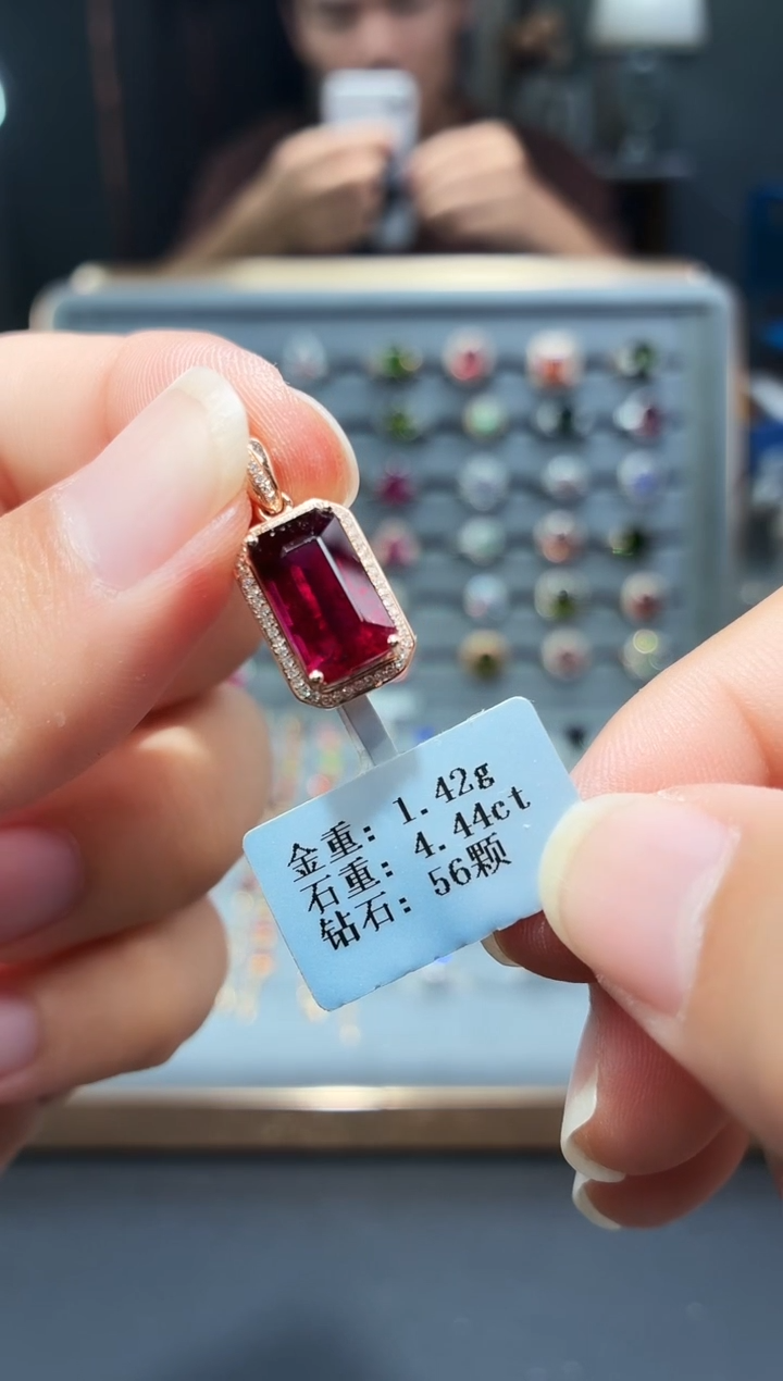 颈饰18K金镶嵌碧玺4.44.