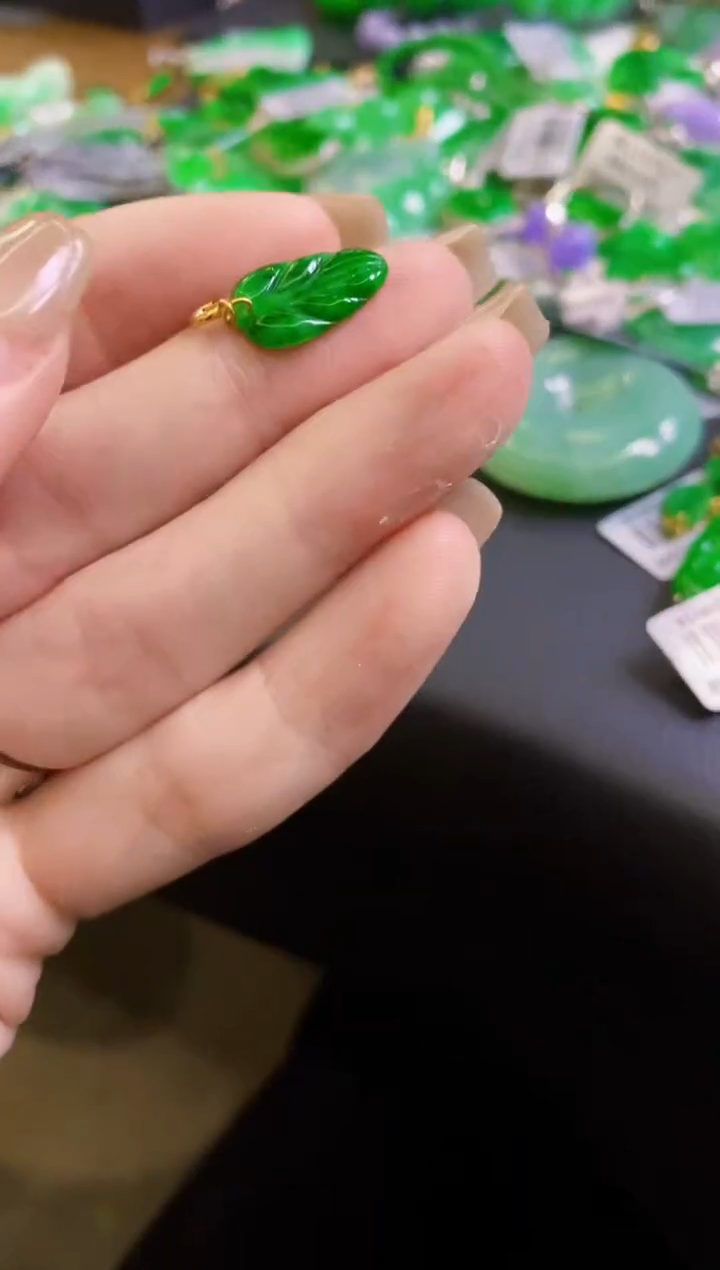 【闪购商品】定制翡翠18K金镶嵌吊坠