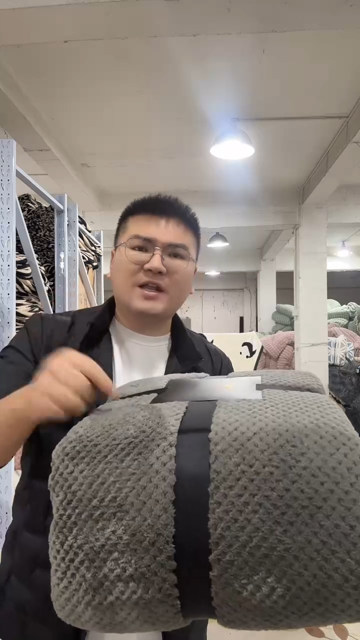 兔毛清货【1.5*2毯子】外贸原单毛毯底价清货拼手速