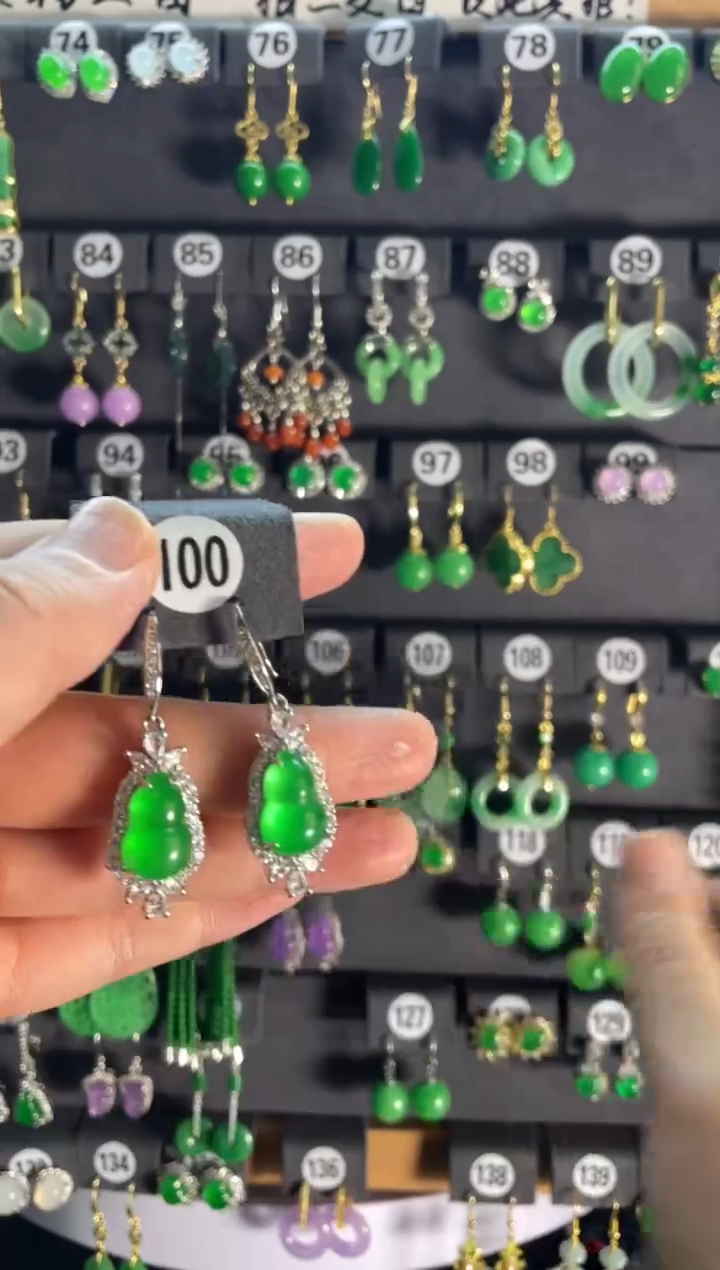 【闪购商品】翡翠耳饰银S925镶嵌100....