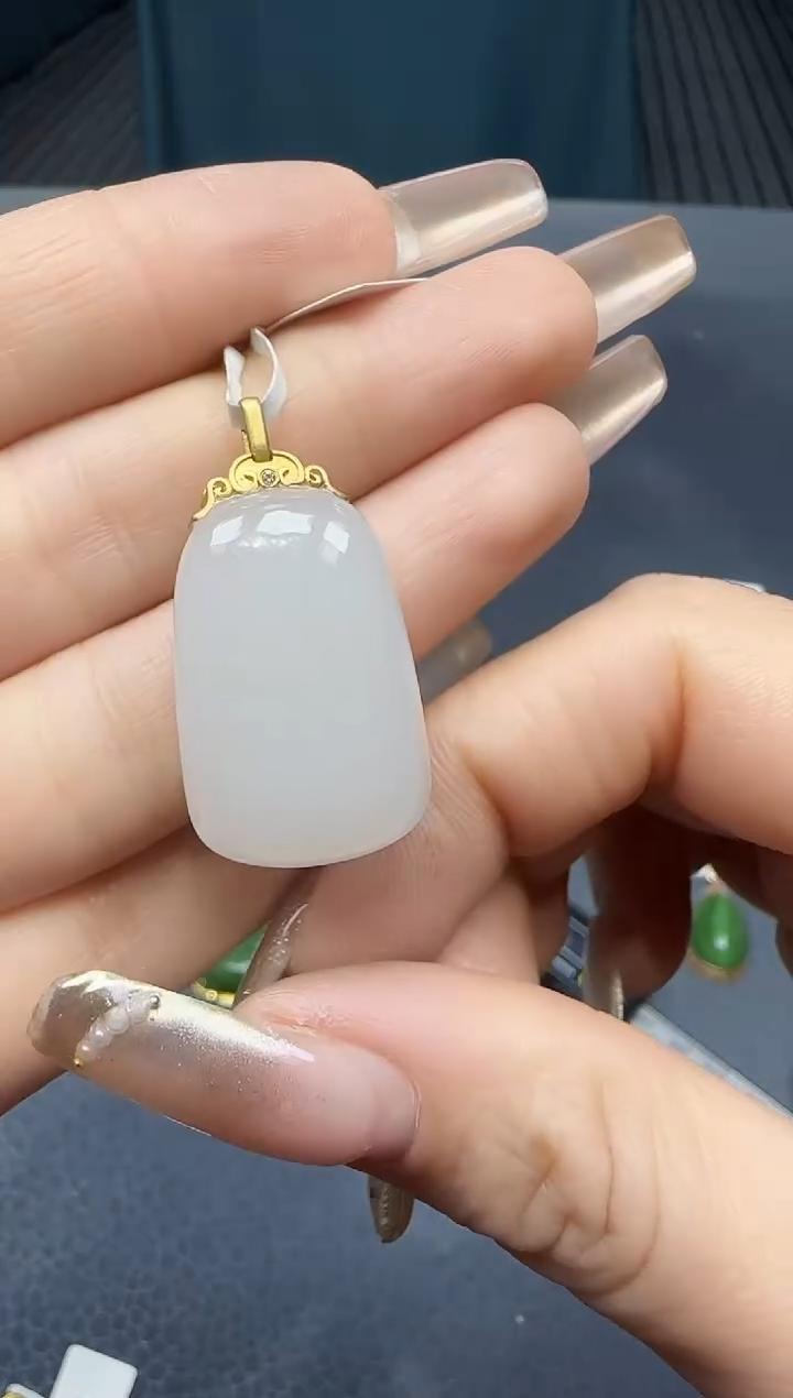 【闪购商品】和田玉挂件18K金镶嵌1