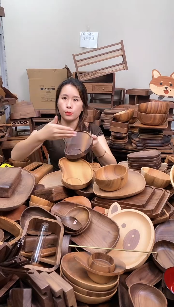 木  南美胡桃木带凹槽腰果盘  微瑕